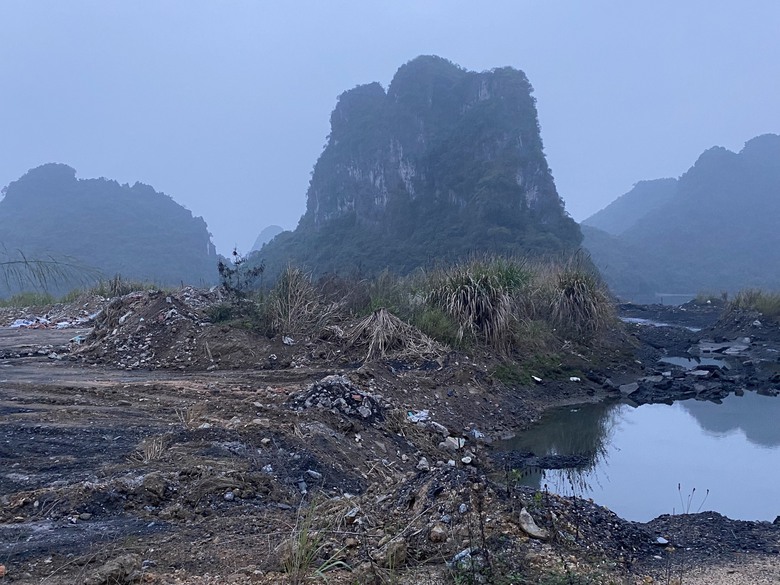 R&aacute;c thải tr&agrave;n ngập ven đường bao biển, nguy cơ &ocirc; nhiễm vịnh Hạ Long, B&aacute;i Tử Long- Ảnh 3.