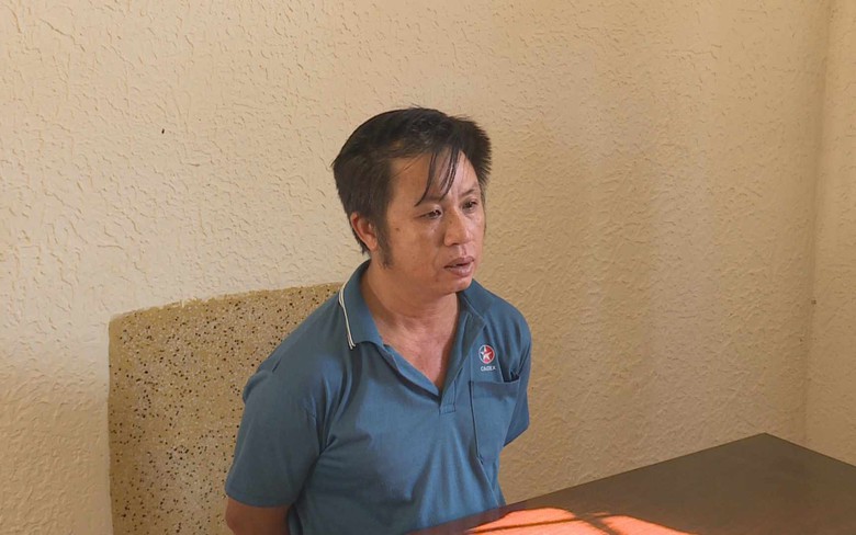 Kẻ cho vay nặng l&atilde;i d&ugrave;ng dao đ&acirc;m c&ocirc;ng an đ&atilde; bị bắt giữ