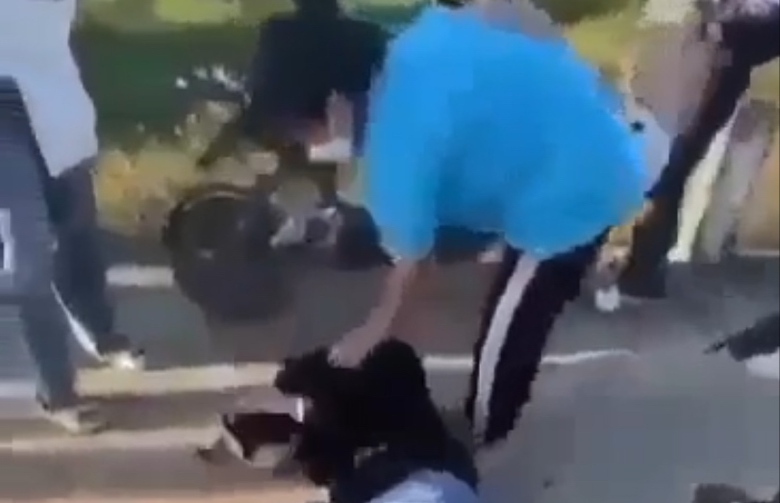 X&iacute;ch m&iacute;ch tr&ecirc;n mạng x&atilde; hội, một nữ sinh ở Đắk Lắk bị chặn đ&aacute;nh hội đồng- Ảnh 1.