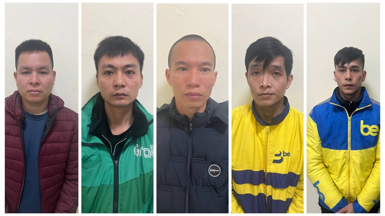 T&oacute;m gọn nh&oacute;m t&agrave;i xế xe &ocirc;m đ&aacute;nh bạc ở c&ocirc;ng vi&ecirc;n H&ograve;a B&igrave;nh- Ảnh 1.