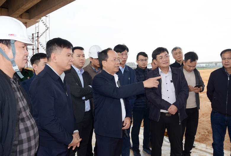 Mục ti&ecirc;u th&aacute;ng 6/2025 th&ocirc;ng xe cao tốc qua H&agrave; Tĩnh: 