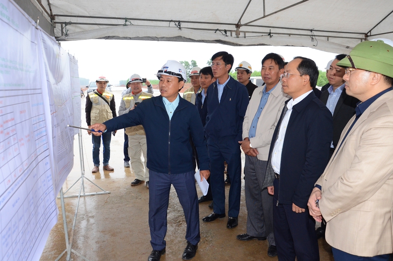 Mục ti&ecirc;u th&aacute;ng 6/2025 th&ocirc;ng xe cao tốc qua H&agrave; Tĩnh: 