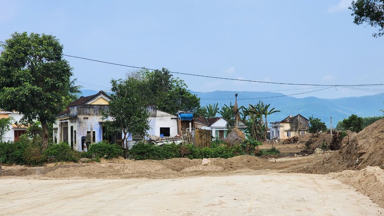 Quảng Ng&atilde;i rốt r&aacute;o giải quyết mặt bằng quanh khu vực 3 hầm xuy&ecirc;n n&uacute;i tr&ecirc;n cao tốc- Ảnh 1.