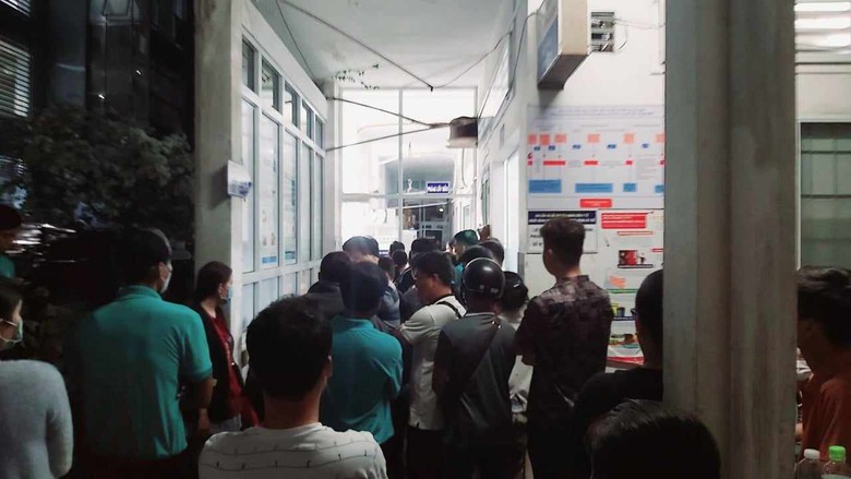 H&agrave;ng trăm người d&acirc;n Ph&uacute; Quốc trắng đ&ecirc;m hiến m&aacute;u cứu sản phụ nguy kịch- Ảnh 1.