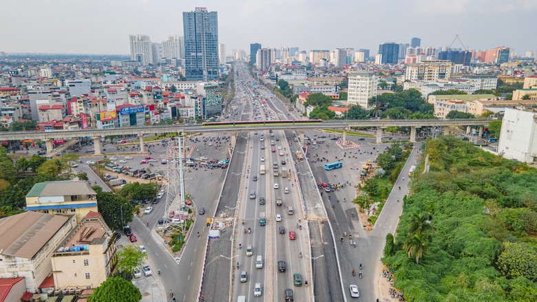 Cận cảnh cầu vượt nút giao Mai Dịch trước ngày về đích- Ảnh 1. Cận cảnh cầu vượt nút giao Mai Dịch trước ngày về đích- Ảnh 1.