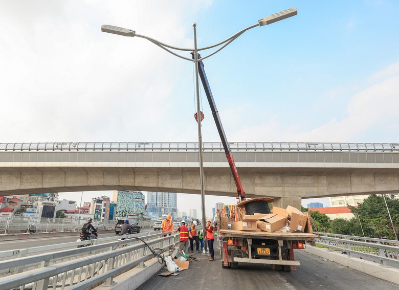 Cận cảnh cầu vượt nút giao Mai Dịch trước ngày về đích- Ảnh 9. Cận cảnh cầu vượt nút giao Mai Dịch trước ngày về đích- Ảnh 9.