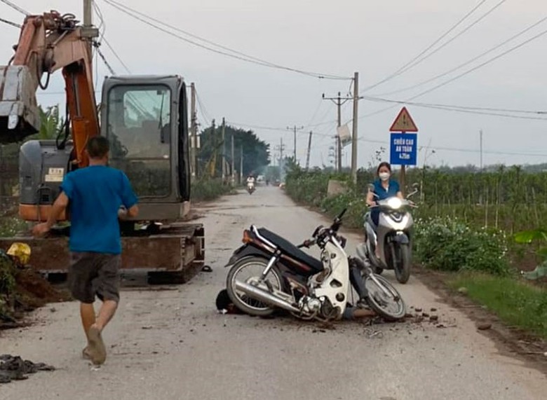 Hiện trường vụ tai nạn thương t&acirc;m khiến người đi xe m&aacute;y tử vong.