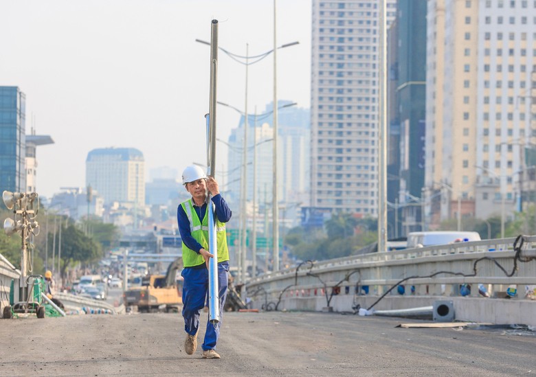 Cận cảnh cầu vượt n&uacute;t giao Mai Dịch trước ng&agrave;y về đ&iacute;ch- Ảnh 7.