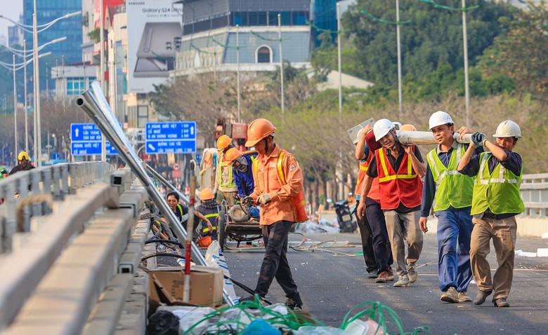 Cận cảnh cầu vượt nút giao Mai Dịch trước ngày về đích- Ảnh 6. Cận cảnh cầu vượt nút giao Mai Dịch trước ngày về đích- Ảnh 6.