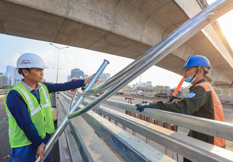 Cận cảnh cầu vượt n&uacute;t giao Mai Dịch trước ng&agrave;y về đ&iacute;ch- Ảnh 8.