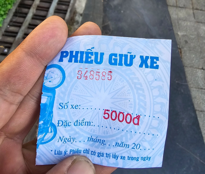 Chưa được cấp phép, bãi giữ xe quanh công viên ở Cần Thơ vẫn thu tiền- Ảnh 4. Chưa được cấp phép, bãi giữ xe quanh công viên ở Cần Thơ vẫn thu tiền- Ảnh 4.