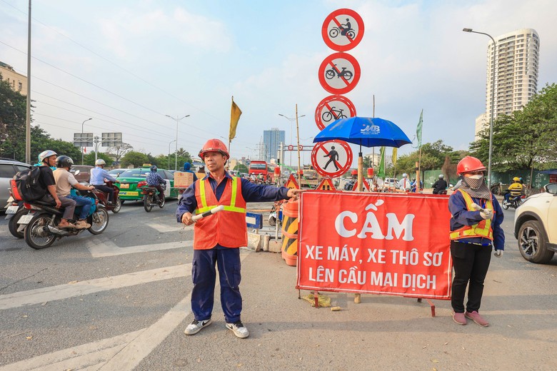 Cận cảnh cầu vượt n&uacute;t giao Mai Dịch trước ng&agrave;y về đ&iacute;ch- Ảnh 18.