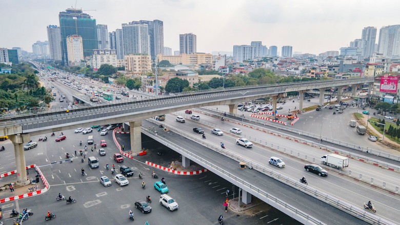 Cận cảnh cầu vượt nút giao Mai Dịch trước ngày về đích- Ảnh 2. Cận cảnh cầu vượt nút giao Mai Dịch trước ngày về đích- Ảnh 2.