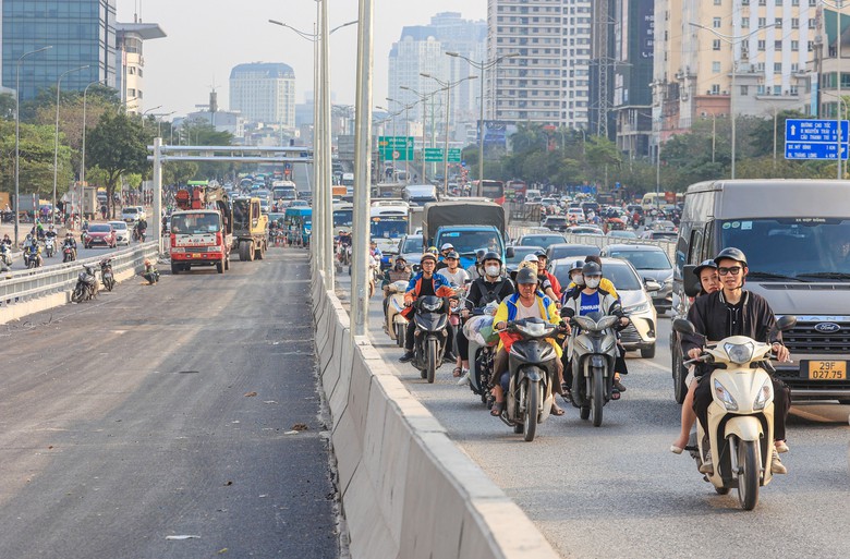 Cận cảnh cầu vượt n&uacute;t giao Mai Dịch trước ng&agrave;y về đ&iacute;ch- Ảnh 19.