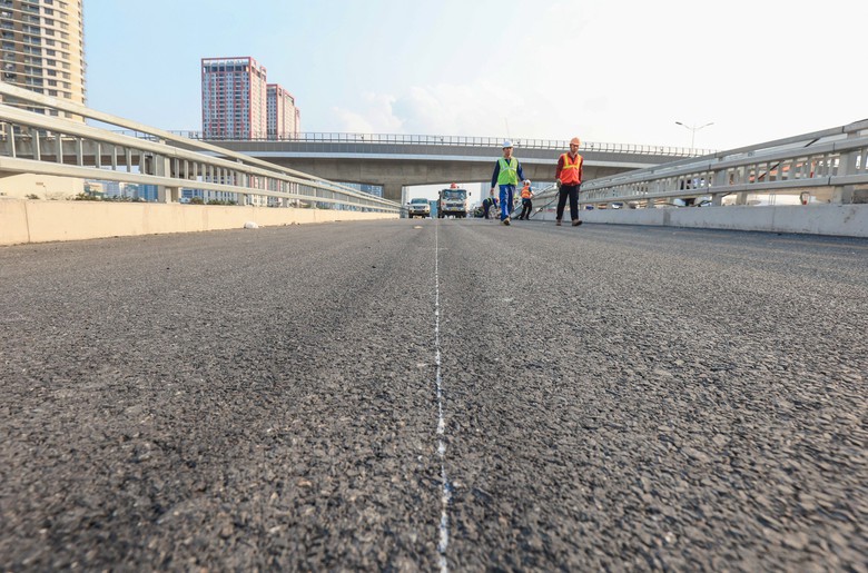 Cận cảnh cầu vượt nút giao Mai Dịch trước ngày về đích- Ảnh 4. Cận cảnh cầu vượt nút giao Mai Dịch trước ngày về đích- Ảnh 4.