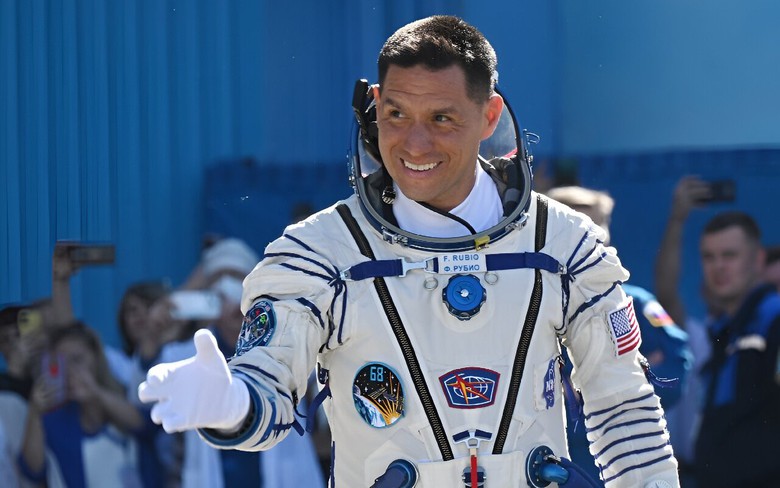 Phi h&agrave;nh gia giữ kỷ lục ở tr&ecirc;n vũ trụ l&acirc;u nhất l&agrave; ai?