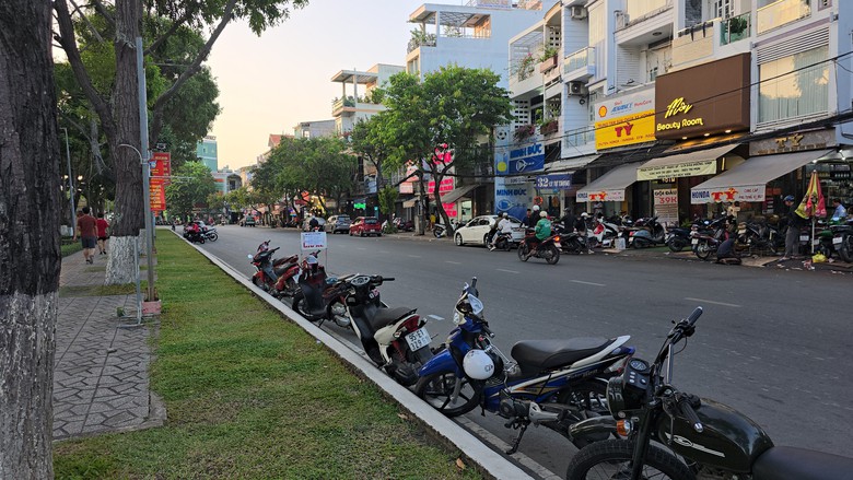 Chưa được cấp phép, bãi giữ xe quanh công viên ở Cần Thơ vẫn thu tiền- Ảnh 5. Chưa được cấp phép, bãi giữ xe quanh công viên ở Cần Thơ vẫn thu tiền- Ảnh 5.