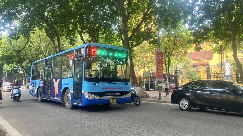 H&agrave; Nội: 5 tuyến bu&yacute;t dừng hoạt động, kh&aacute;ch đi lại thế n&agrave;o?- Ảnh 1.