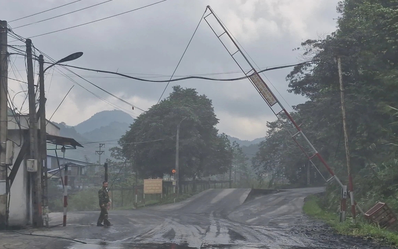 Kỳ lạ doanh nghiệp lập barie, kiểm so&aacute;t người d&acirc;n qua đường nối Bắc Giang - Quảng Ninh