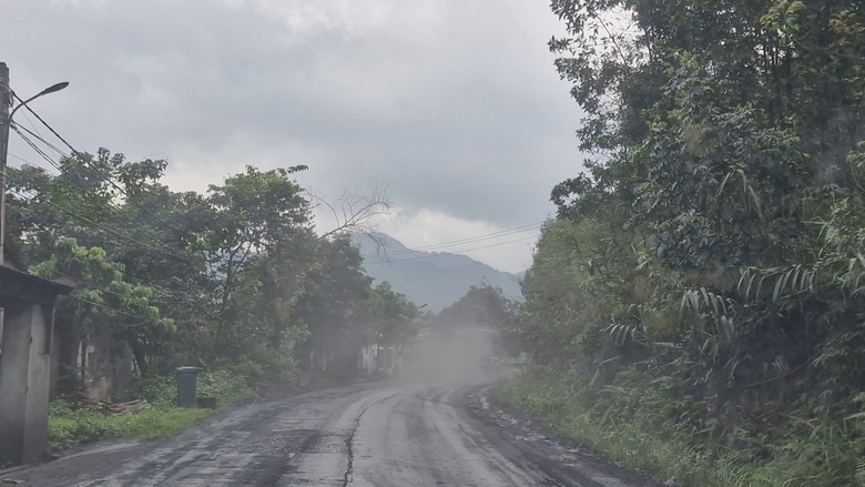 Kỳ lạ doanh nghiệp lập barie, kiểm so&aacute;t người d&acirc;n qua đường nối Bắc Giang - Quảng Ninh- Ảnh 5.