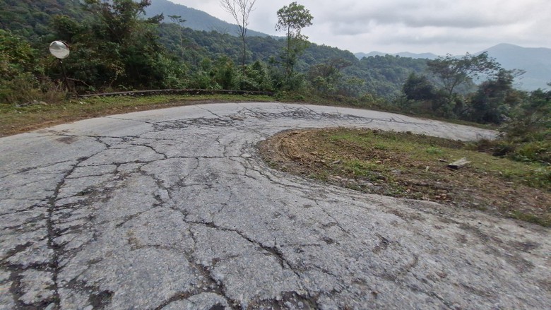 Kỳ lạ doanh nghiệp lập barie, kiểm so&aacute;t người d&acirc;n qua đường nối Bắc Giang - Quảng Ninh- Ảnh 3.
