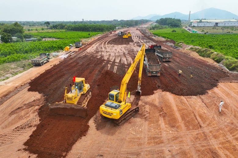 Người d&acirc;n B&agrave; Rịa - Vũng T&agrave;u ng&oacute;ng đường lớn để đ&oacute;n du kh&aacute;ch, nh&agrave; đầu tư- Ảnh 5.
