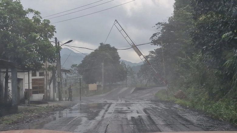 Sẽ dỡ trạm barie kiểm soát người dân qua đường nối Bắc Giang - Quảng Ninh- Ảnh 1. Sẽ dỡ trạm barie kiểm soát người dân qua đường nối Bắc Giang - Quảng Ninh- Ảnh 1.