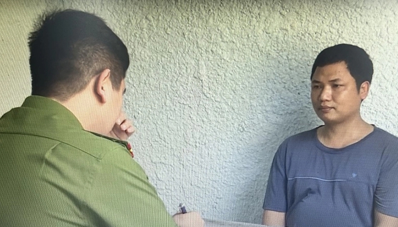 Tạm giữ t&agrave;i xế &ocirc; t&ocirc; đầu k&eacute;o t&ocirc;ng v&agrave;o xe CSGT tr&ecirc;n cao tốc- Ảnh 1.