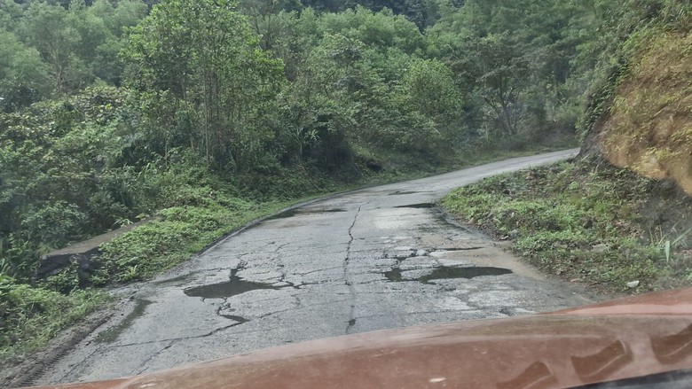 V&igrave; sao chưa dỡ trạm barie kiểm so&aacute;t người d&acirc;n tr&ecirc;n đường nối Bắc Giang - Quảng Ninh?- Ảnh 4.