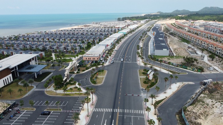 Người d&acirc;n B&agrave; Rịa - Vũng T&agrave;u ng&oacute;ng đường lớn để đ&oacute;n du kh&aacute;ch, nh&agrave; đầu tư- Ảnh 1.