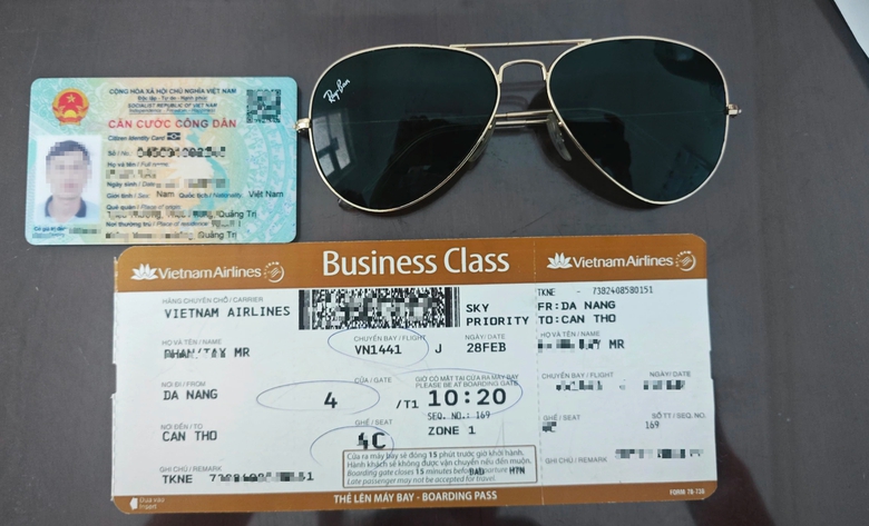 Cầm nhầm k&iacute;nh ở s&acirc;n bay, người đ&agrave;n &ocirc;ng bị phạt 8,5 triệu- Ảnh 1.