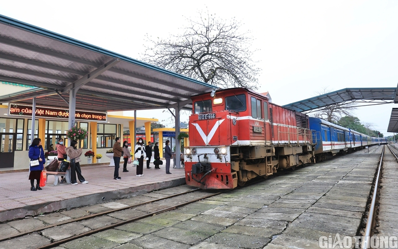 'Kho&aacute;c &aacute;o mới' cho nhiều nh&agrave; ga tr&ecirc;n tuyến H&agrave; Nội - Hải Ph&ograve;ng