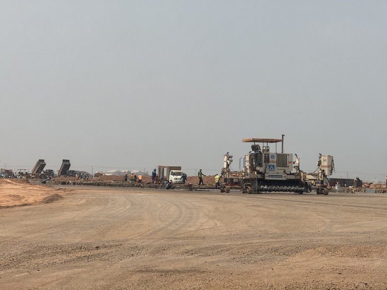 Tận dụng m&ugrave;a kh&ocirc;, huy động 4.000 lao động v&agrave; 2.000 m&aacute;y m&oacute;c thi c&ocirc;ng s&acirc;n bay Long Th&agrave;nh- Ảnh 1.