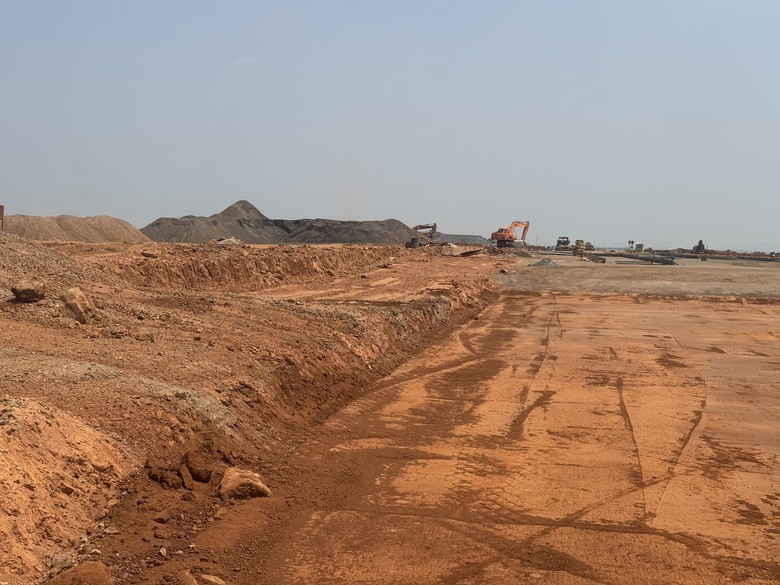 Tận dụng m&ugrave;a kh&ocirc;, huy động 4.000 lao động v&agrave; 2.000 m&aacute;y m&oacute;c thi c&ocirc;ng s&acirc;n bay Long Th&agrave;nh- Ảnh 5.