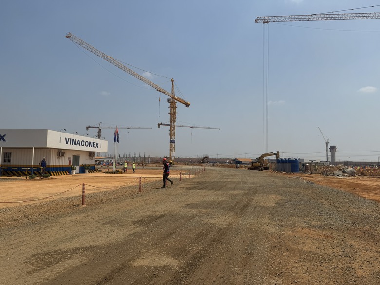 Tận dụng m&ugrave;a kh&ocirc;, huy động 4.000 lao động v&agrave; 2.000 m&aacute;y m&oacute;c thi c&ocirc;ng s&acirc;n bay Long Th&agrave;nh- Ảnh 3.