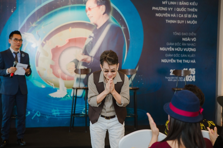 Ca sĩ Bằng Kiều: 