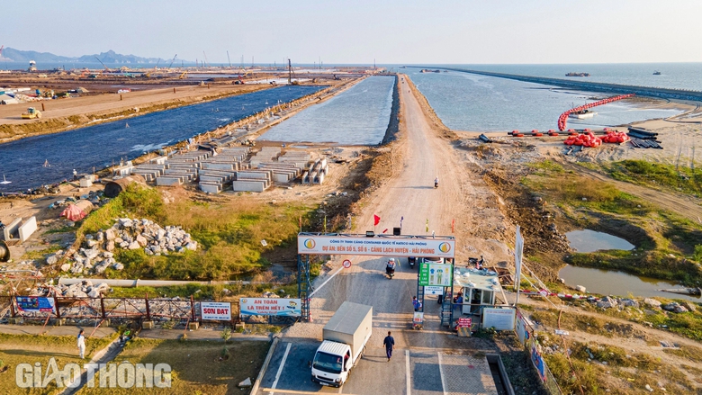 V&igrave; sao Bộ GTVT dừng đầu tư đường sau cảng Lạch Huyện?- Ảnh 1.