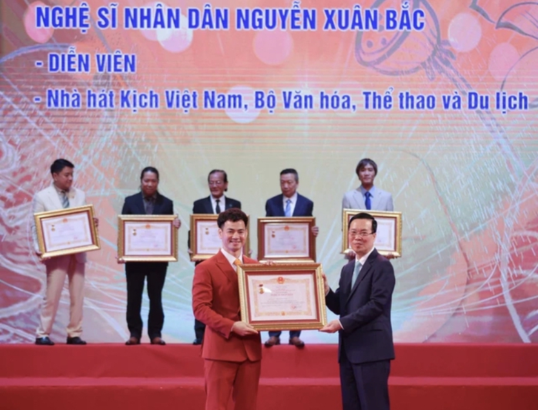 NSND Xu&acirc;n Bắc: Danh hiệu c&oacute; sức nặng đ&egrave; l&ecirc;n vai c&aacute;c nghệ sĩ để họ tiếp tục cố gắng- Ảnh 1.