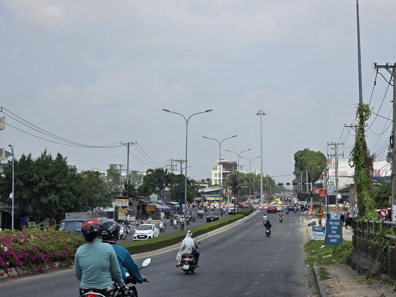 Cần Thơ: Vì sao đèn tín hiệu ở ngã năm mới lắp đã tạm dừng hoạt động?- Ảnh 3. Cần Thơ: Vì sao đèn tín hiệu ở ngã năm mới lắp đã tạm dừng hoạt động?- Ảnh 3.