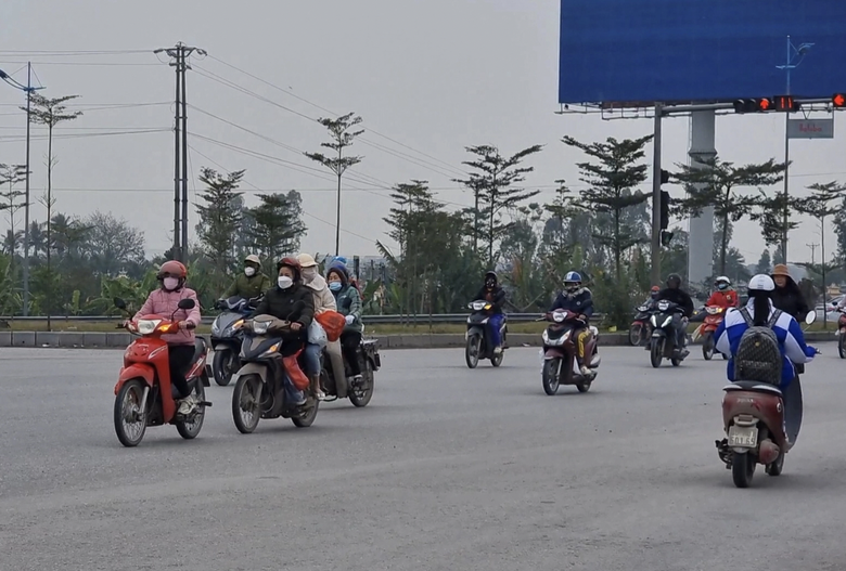 Công an Thanh Hóa xử lý xe máy vượt đèn đỏ trên QL1 sau phản ánh- Ảnh 2. Công an Thanh Hóa xử lý xe máy vượt đèn đỏ trên QL1 sau phản ánh- Ảnh 2.