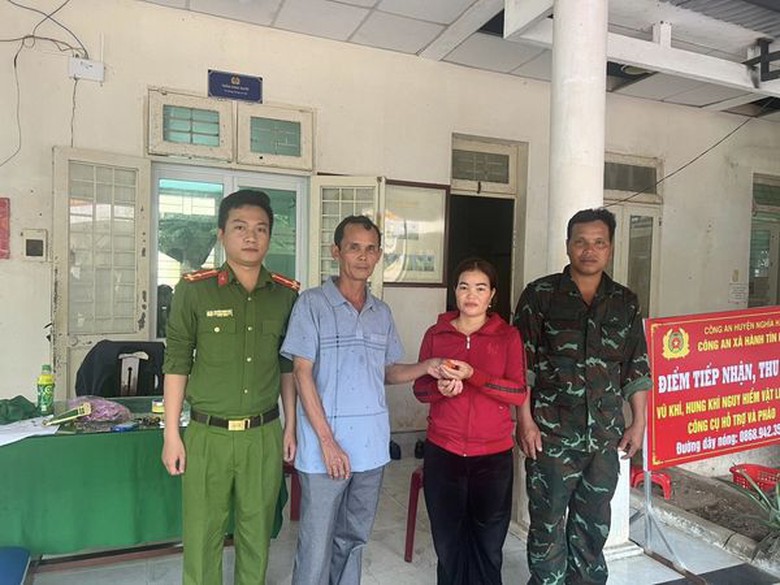 Ấm l&ograve;ng người đ&agrave;n &ocirc;ng b&aacute;n h&agrave;ng rong trả lại số v&agrave;ng nhặt được- Ảnh 1.