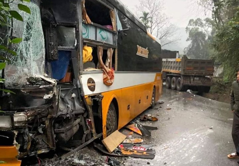 Hiện trường vụ TNGT xảy ra s&aacute;ng 8/3.