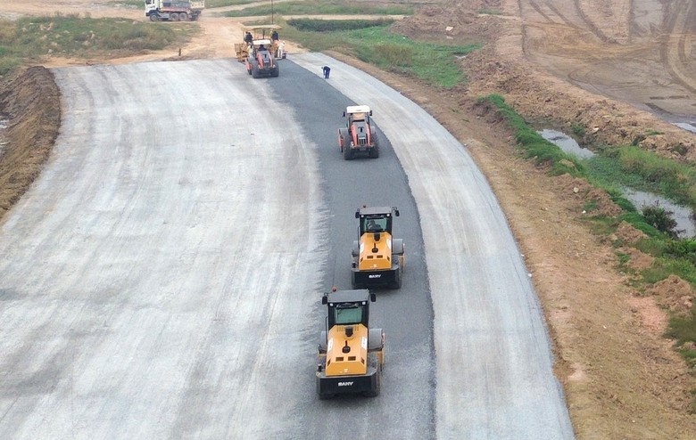 Vụ đ&ograve;i c&aacute;t đắp cao tốc Bến Lức - Long Th&agrave;nh: Chủ đầu tư n&oacute;i g&igrave;?- Ảnh 2.