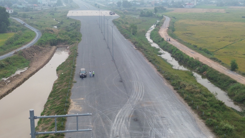 Vụ đ&ograve;i c&aacute;t đắp cao tốc Bến Lức - Long Th&agrave;nh: Chủ đầu tư n&oacute;i g&igrave;?- Ảnh 3.