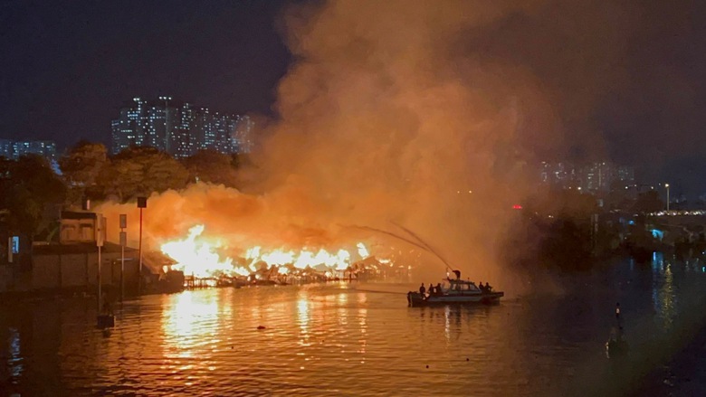 Vụ ch&aacute;y nh&agrave; ven k&ecirc;nh ở TP.HCM: B&atilde;i chứa vật liệu đ&atilde; nhiều lần bị kiểm tra- Ảnh 3.