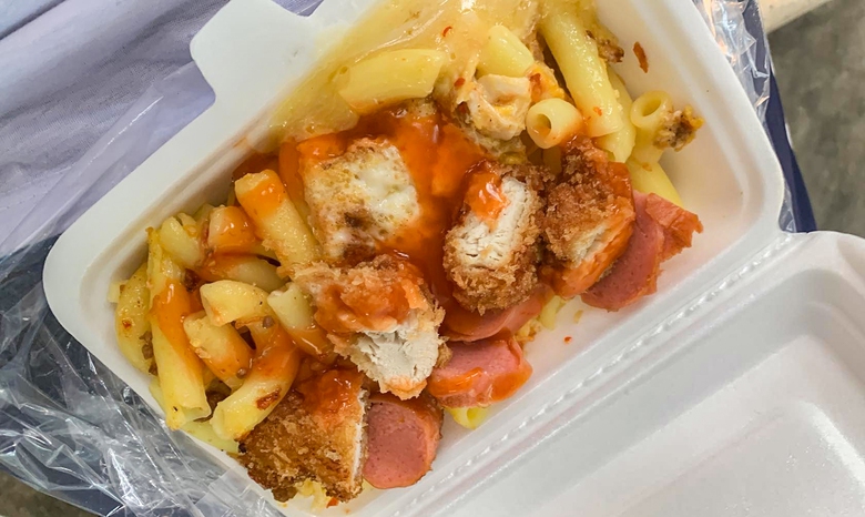 Nhiều học sinh cấp 3 ở Nha Trang bị ngộ độc nghi ăn cơm g&agrave; trước cổng trường- Ảnh 2.