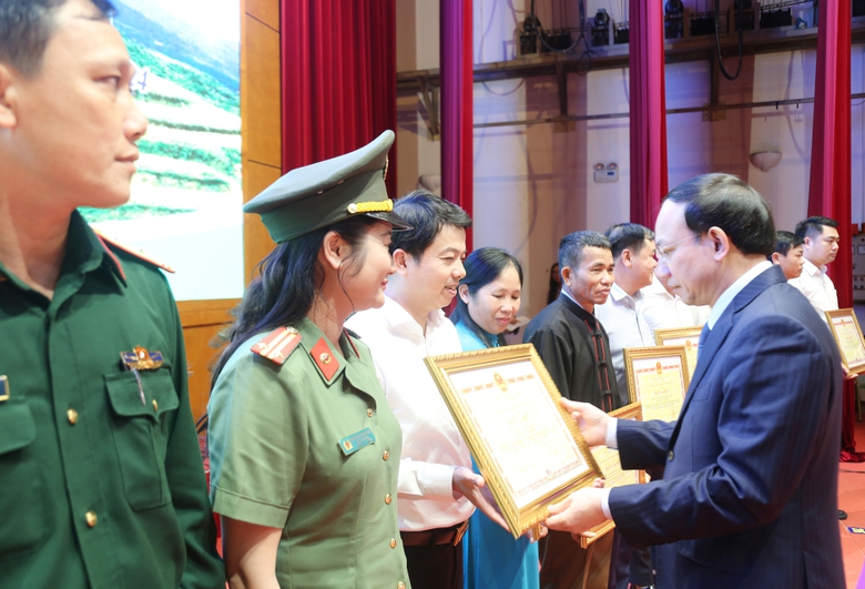 Quảng Ninh: 3 năm, đầu tư thêm 744km đường giao thông các loại- Ảnh 3. Quảng Ninh: 3 năm, đầu tư thêm 744km đường giao thông các loại- Ảnh 3.