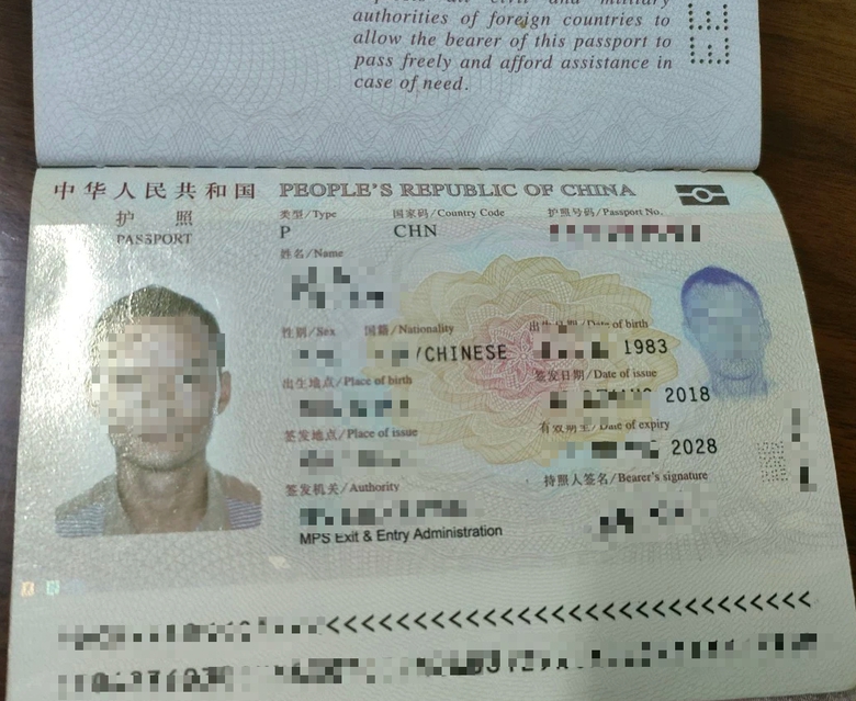 Phạt h&agrave;nh kh&aacute;ch Trung Quốc trốn trong nh&agrave; vệ sinh m&aacute;y bay h&uacute;t thuốc- Ảnh 1.