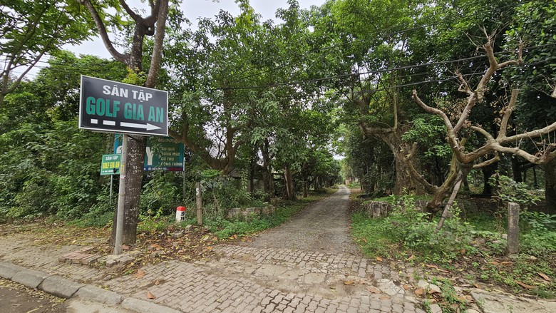 "Biệt phủ" trái phép chưa dỡ bỏ, tự ý xây thêm sân tập golf- Ảnh 5. "Biệt phủ" trái phép chưa dỡ bỏ, tự ý xây thêm sân tập golf- Ảnh 5.