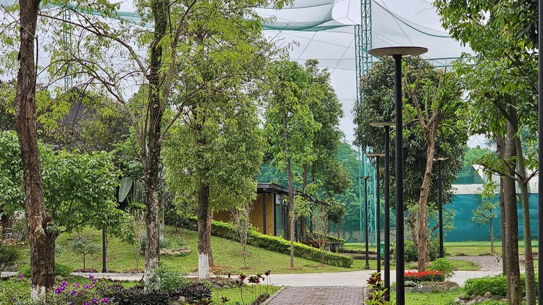 "Biệt phủ" trái phép chưa dỡ bỏ, tự ý xây thêm sân tập golf- Ảnh 3. "Biệt phủ" trái phép chưa dỡ bỏ, tự ý xây thêm sân tập golf- Ảnh 3.